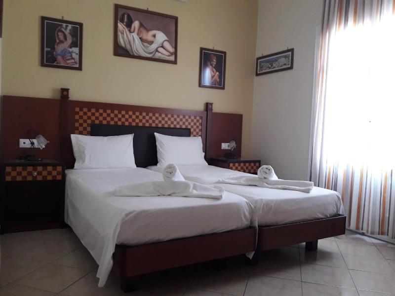 Twin Room with City View image 2