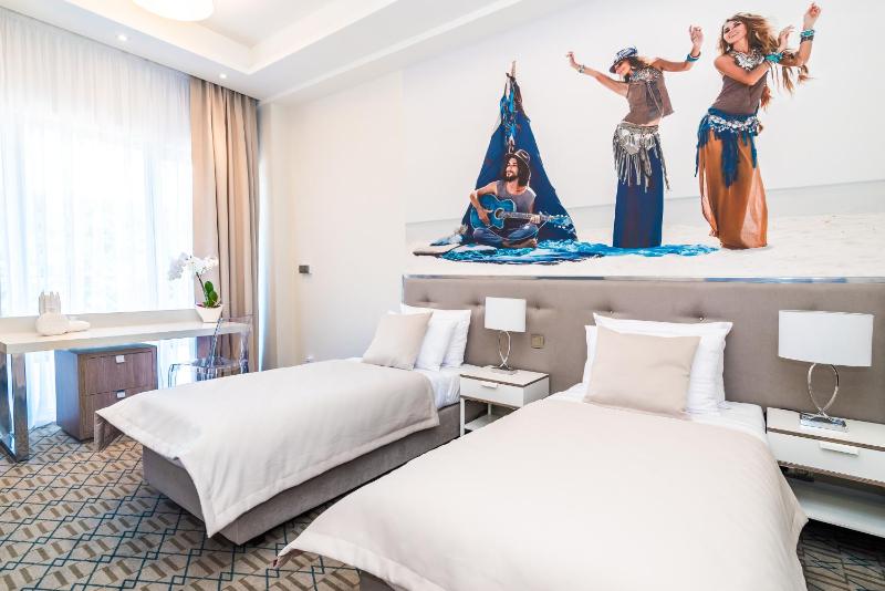 Deluxe Family Suite image 3