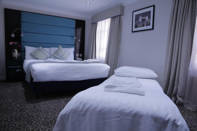 Standard Triple Room image 3