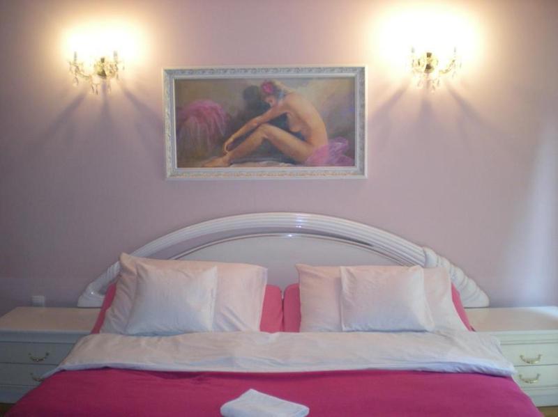 Deluxe Double Room with Bath image 2