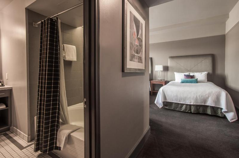 Queen Room with Two Queen Beds image 2