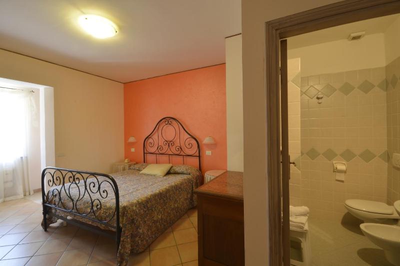 Single Room image 3