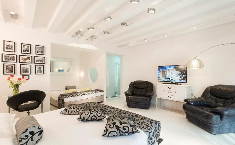 Comfort Quadruple Room image 3