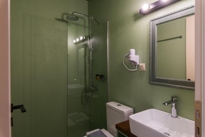 Deluxe Double Room City View image 4