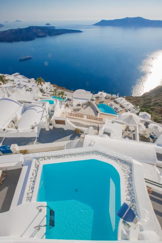 Standard Suite with Caldera View image 2