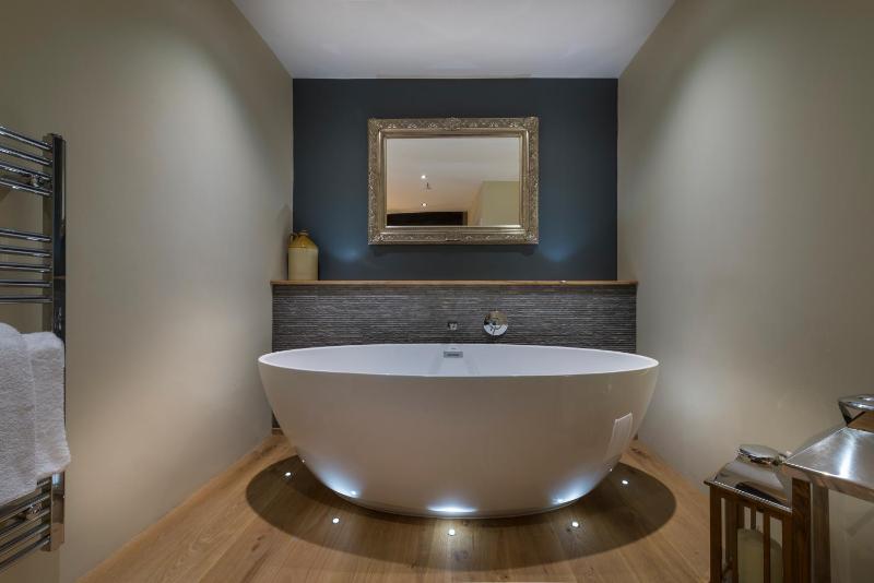Deluxe Double Room image 2