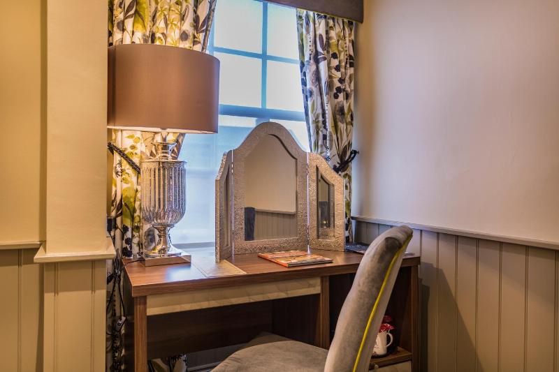 Superior Double Room image 3