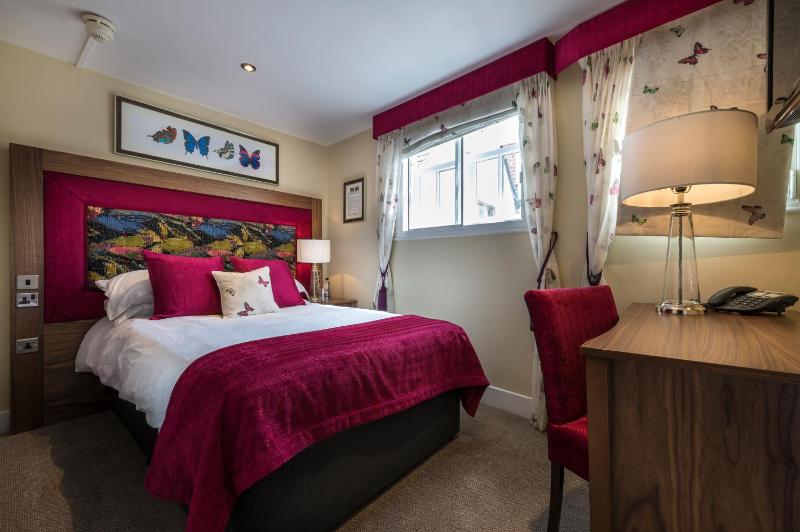 Small Double Room image 1