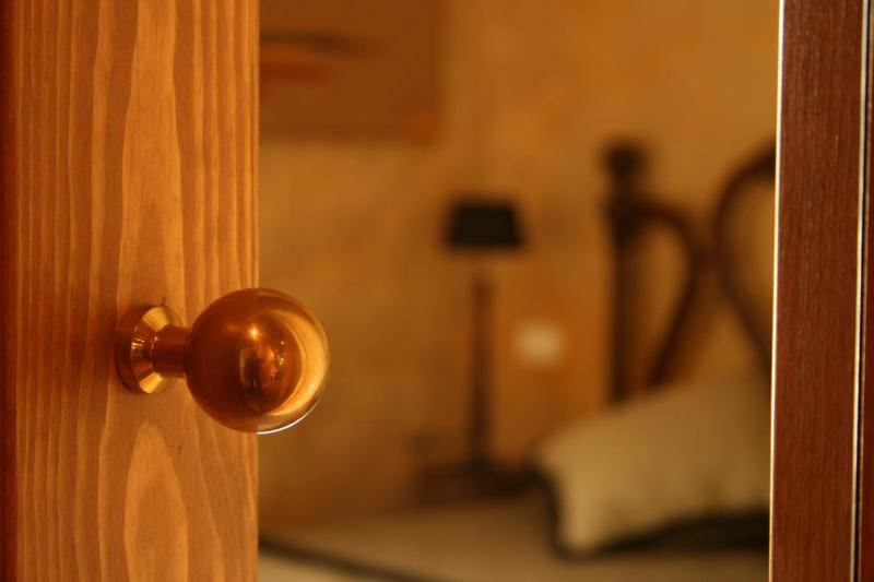 Classic Double Room image 3