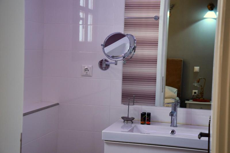Deluxe Suite with Old Town View image 4