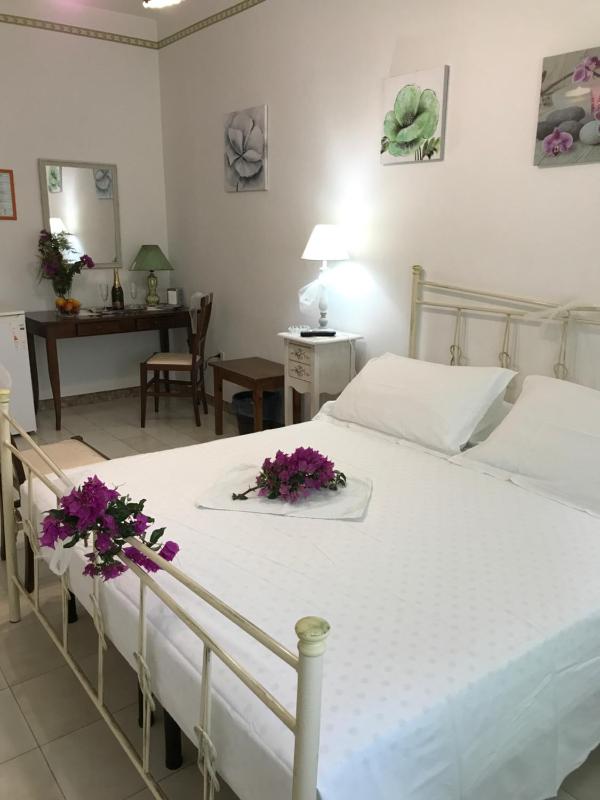 Double Room image 2