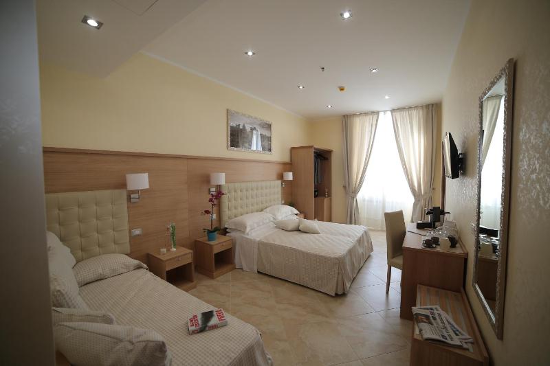 Superior King Room image 3