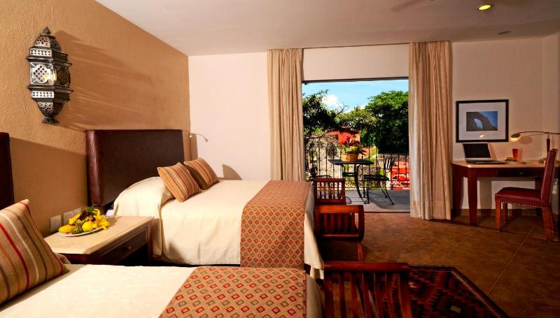 Deluxe Double Room with Balcony image 3