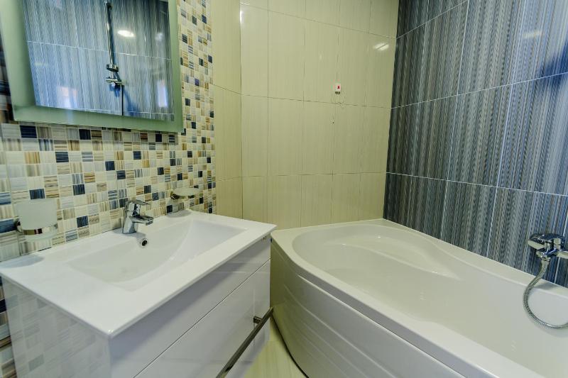 Twin Room with Balcony image 1