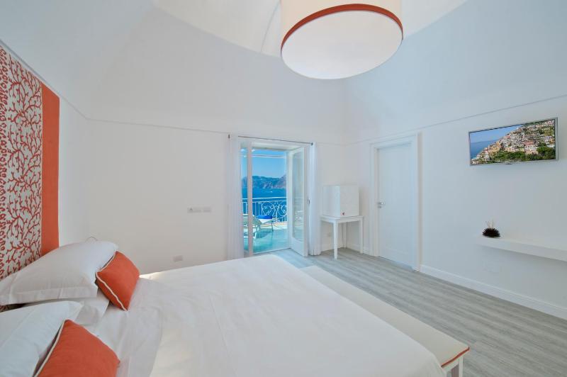 Double Room with Sea View image 1