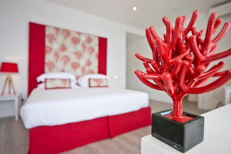 Double Room with Sea View image 3