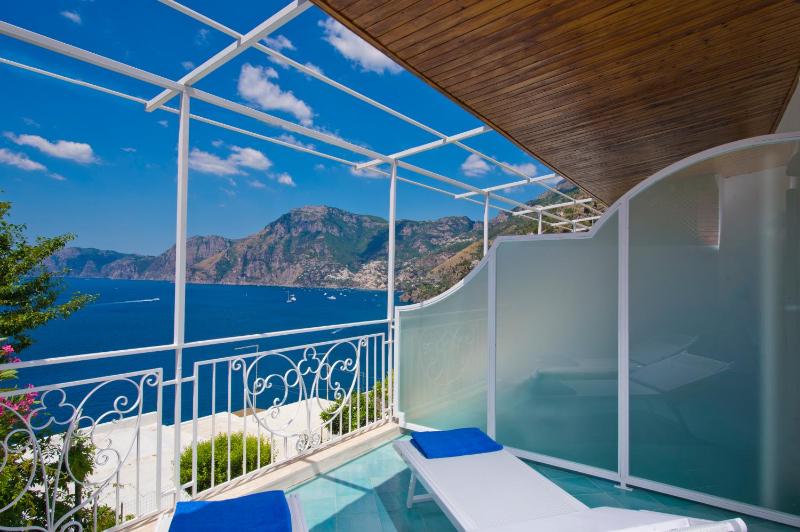 Double Room with Sea View image 2