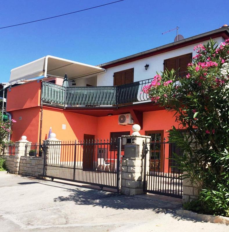 Goga Mare Apartment - image 12