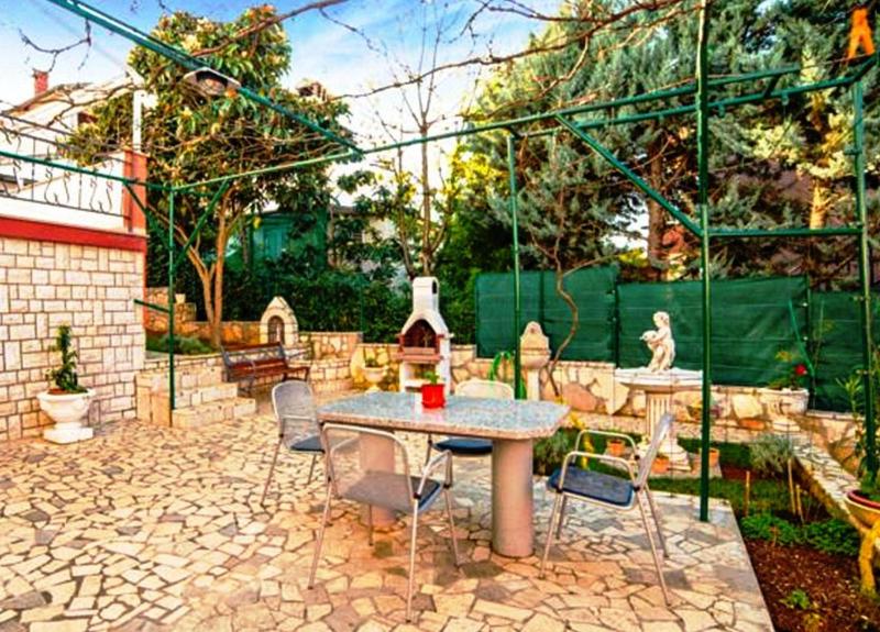 Apartment with Terrace image 3
