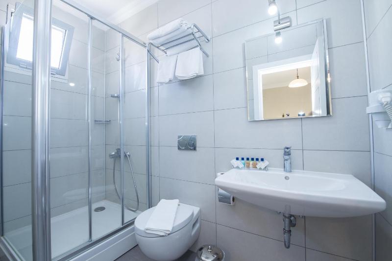 Double Room with Garden View image 2