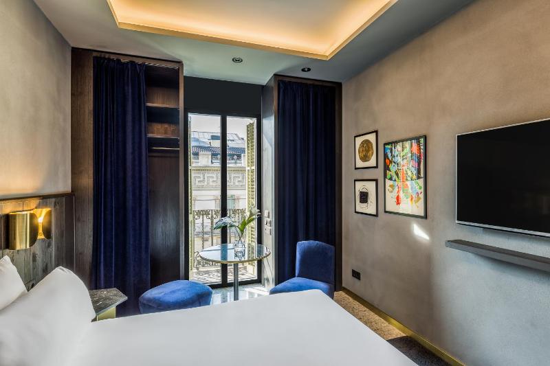 Standard Double Room with Balcony image 3