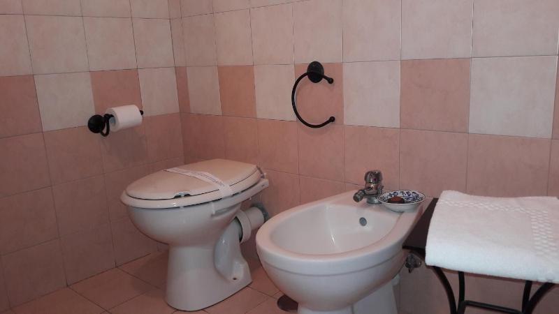 Double Room image 2