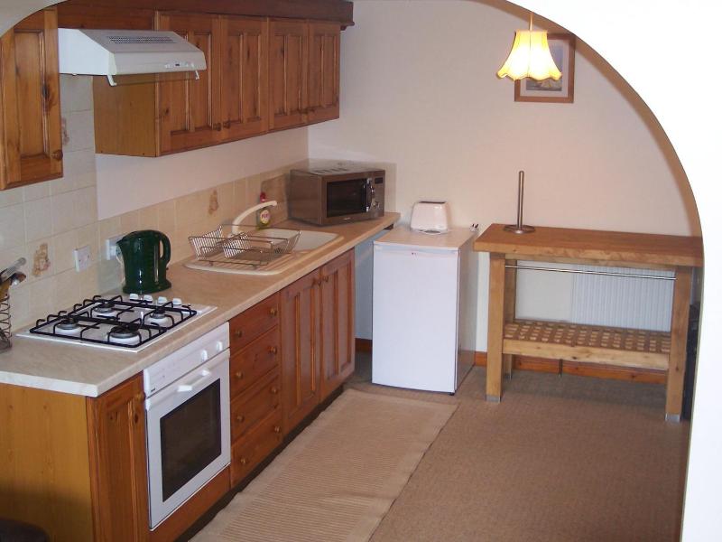 One-Bedroom Apartment image 3