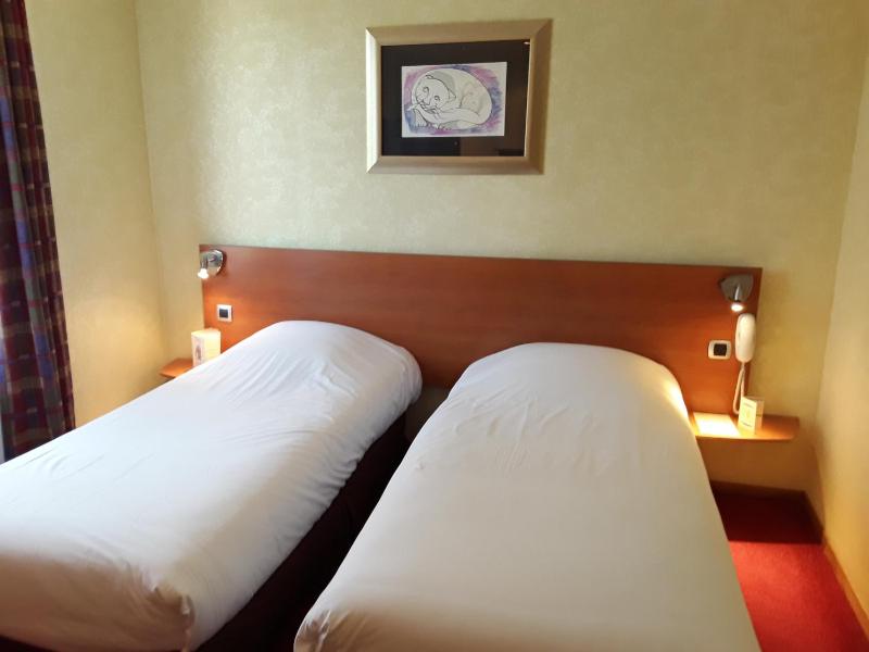 Twin Room image 3
