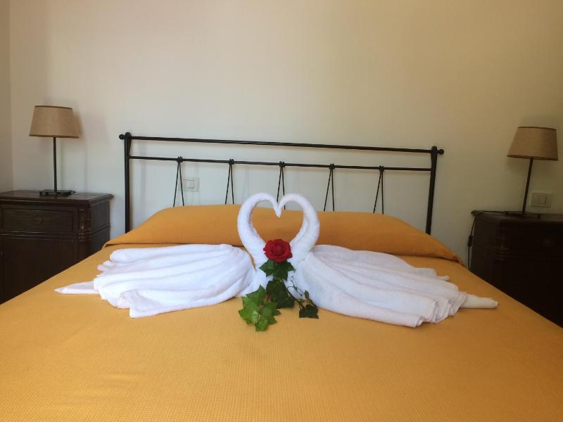Deluxe Double Room with Patio image 4