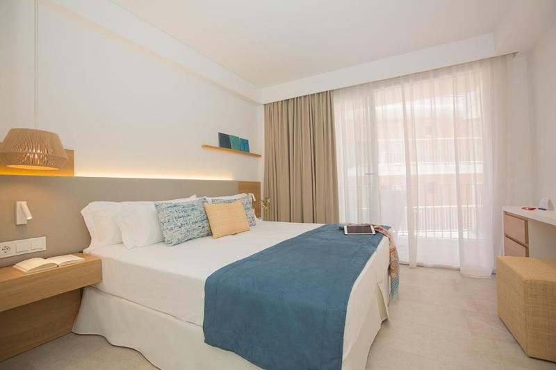Twin Room image 3