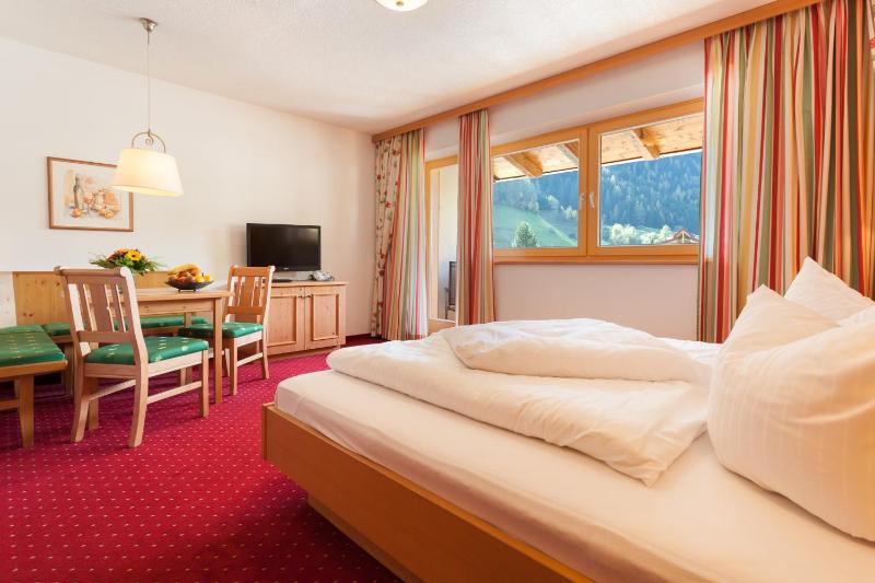 Double Room image 3