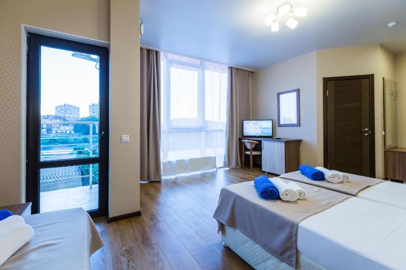 Deluxe Triple Room with Sea View image 3