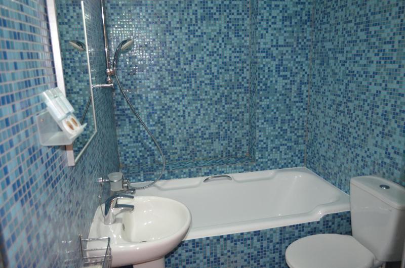 Double Room image 3