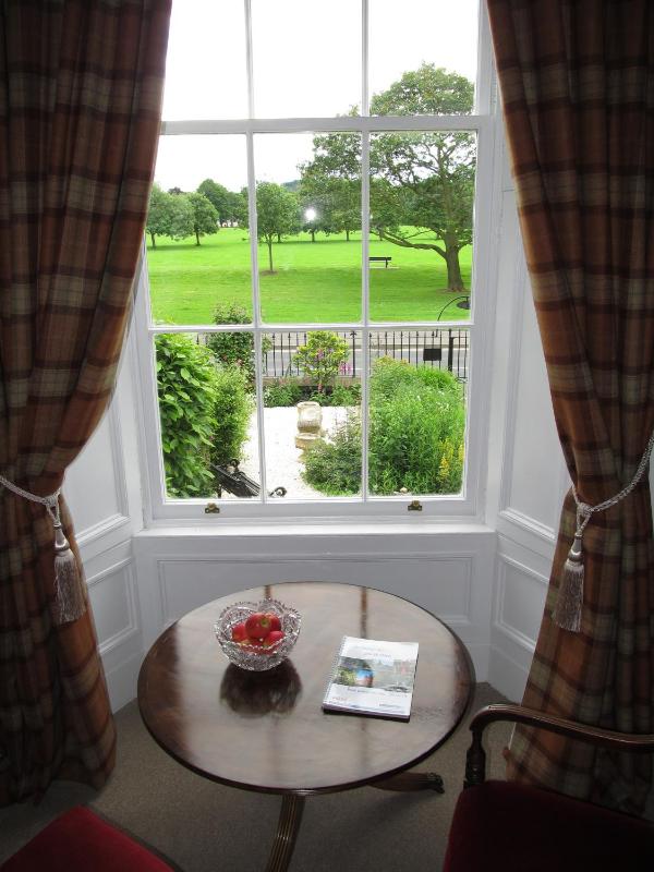 Deluxe Double or Twin Room image 3