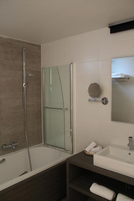 Superior Double Room with Balcony image 2