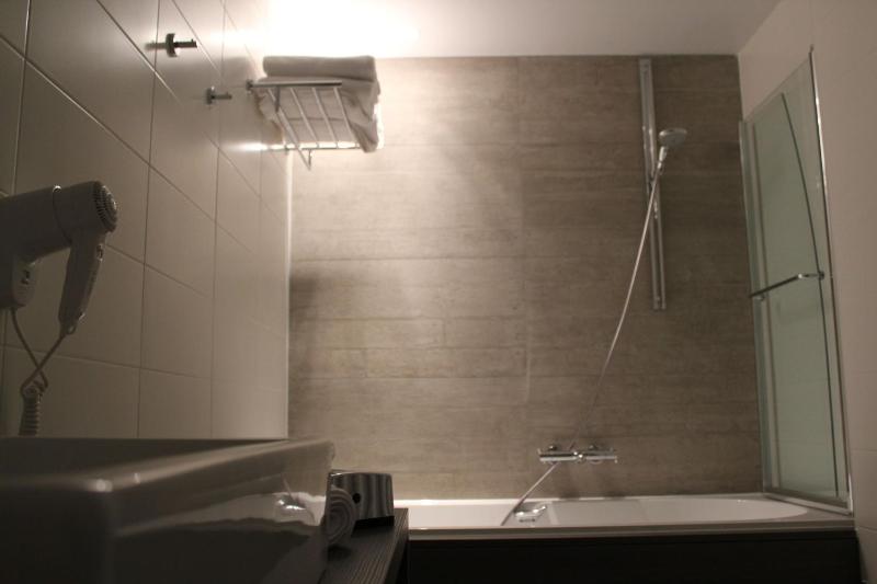 Standard Double Room image 4