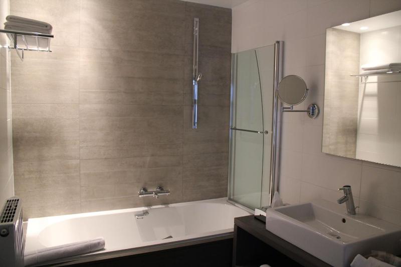 Standard Double Room with Balcony image 2
