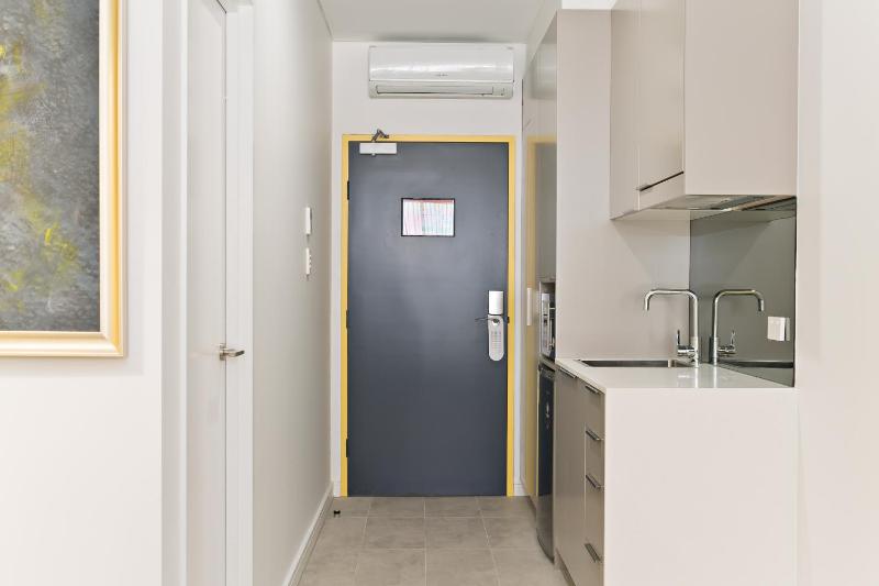 Large Double Room image 1