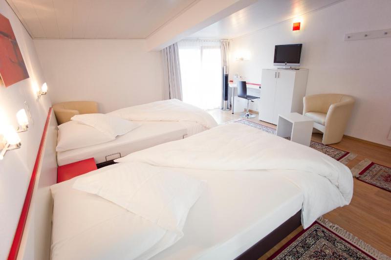 Comfort Triple Room image 1
