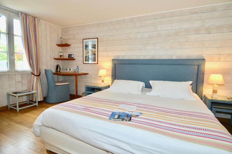 Superior Double Room image 3