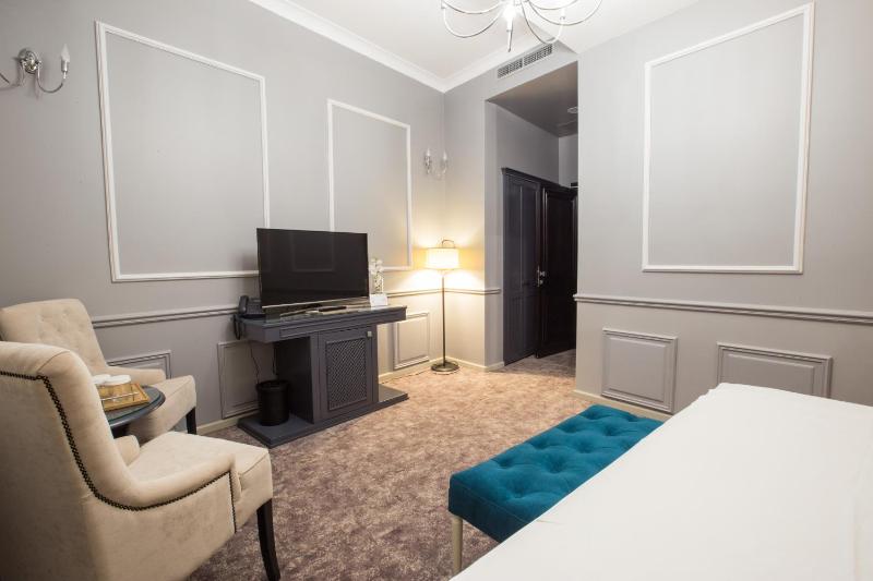 Deluxe Double Room image 3