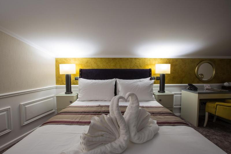 King Room image 4