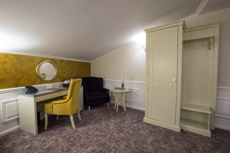 King Room image 3