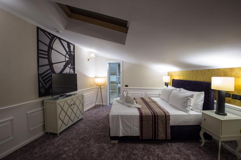 King Room image 2