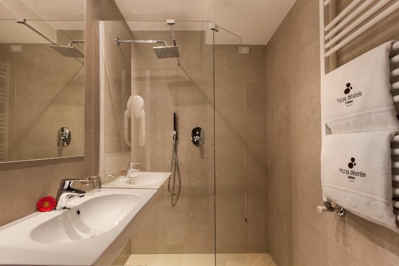 Double or Twin Room with Lake View image 2