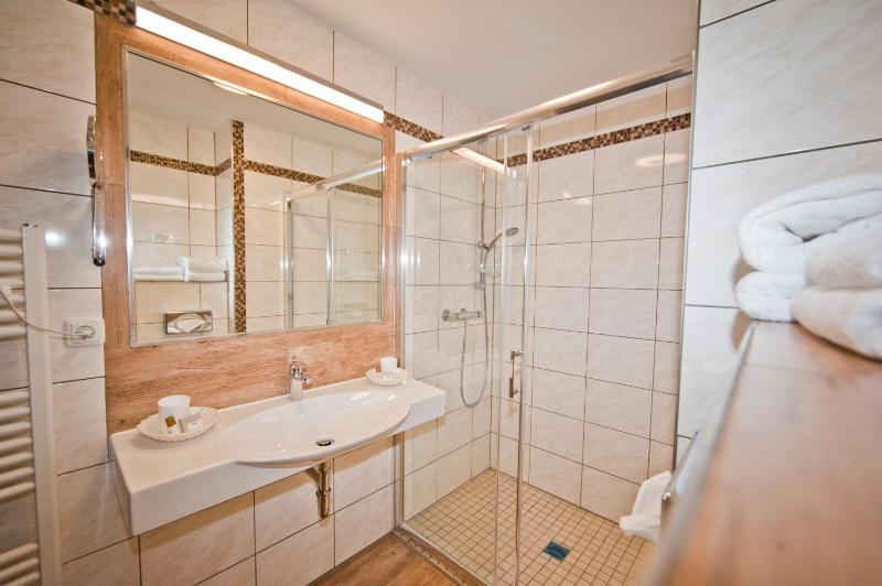 Double or Twin Room image 4