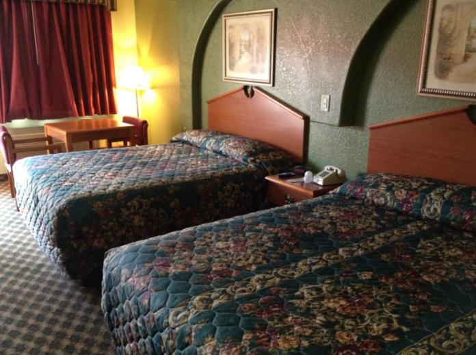 Double Room with Two Double Beds image 4