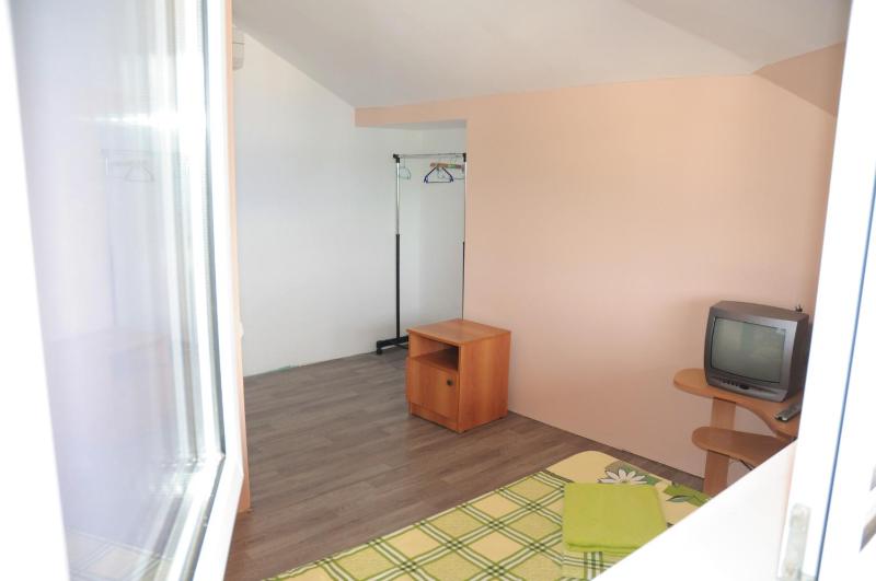Single Room with Shower image 3