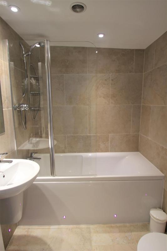 Two-Bedroom Family Suite with Sea View image 3