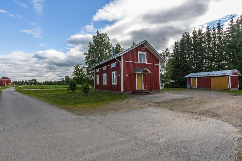 Two-Bedroom House image 2